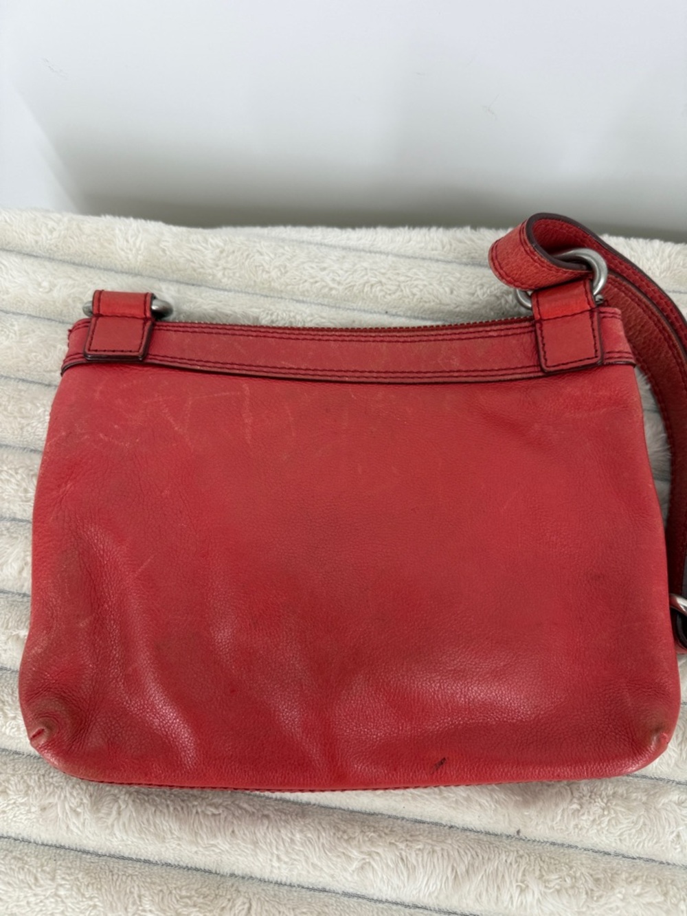Fossil “Marlow” in Red Leather Crossbody Bag - Picture 9 of 13